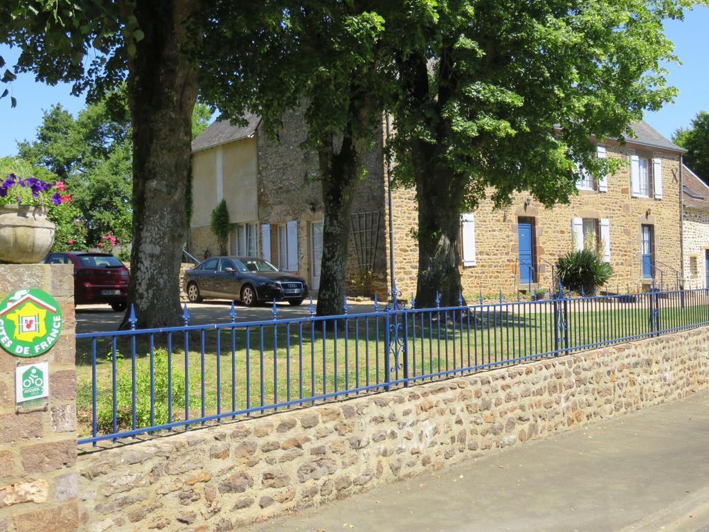 Les Quatre Saisons Bed & Breakfast Moitron-sur-Sarthe Bagian luar foto